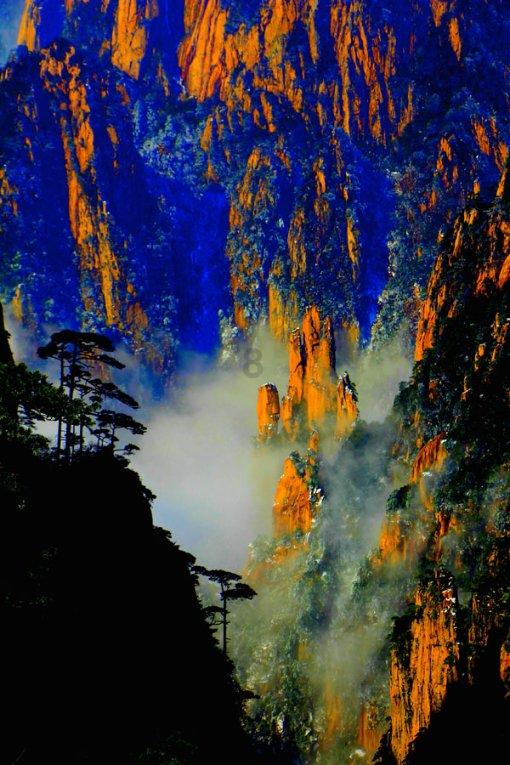 鲍峰庭走访慰问地级老同志和困难职工