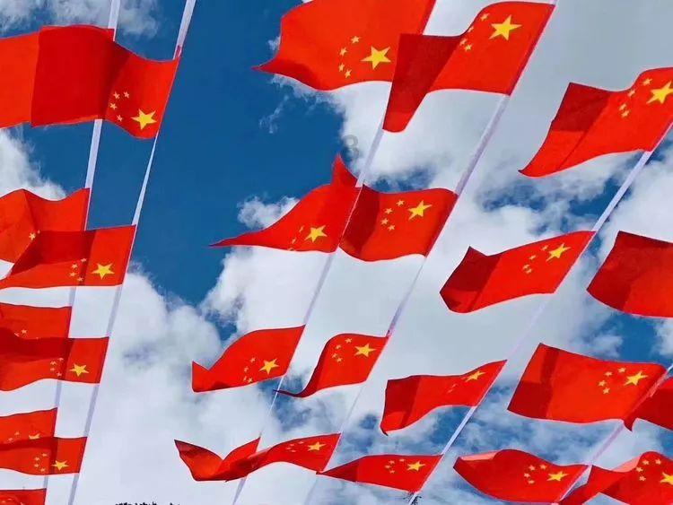 利路修为了宋威龙开通私信权限，他们为什么不直接电话联系？游戏画面