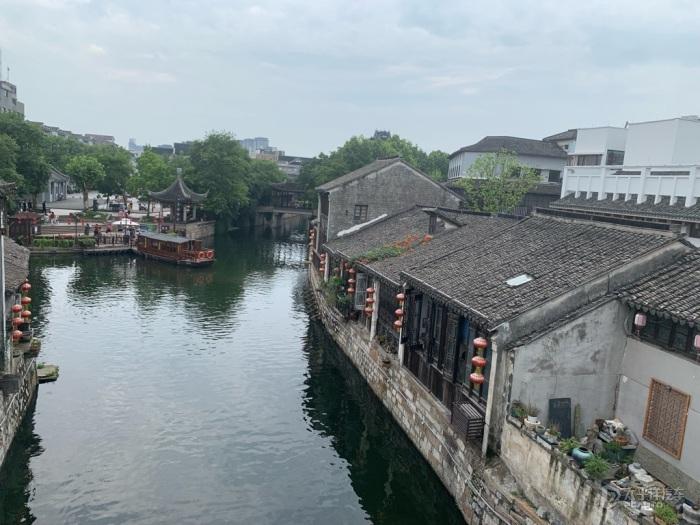 “梅花”登陆后将继续向内陆移动，内陆遇到台风应当如何预防？游戏画面